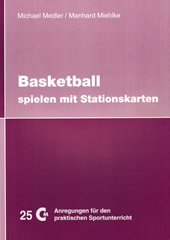 Medler, Miehlke Basketball spielen mit Stationskarten